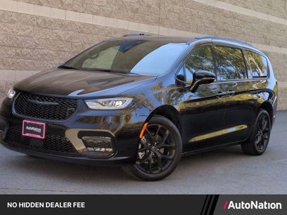 New 2026 Chrysler Pacifica Limited w/ S Appearance Package