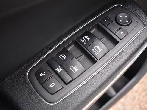 Used 2023 Chrysler 300 Touring L w/ Popular Equipment Group AWD/4WD image 25