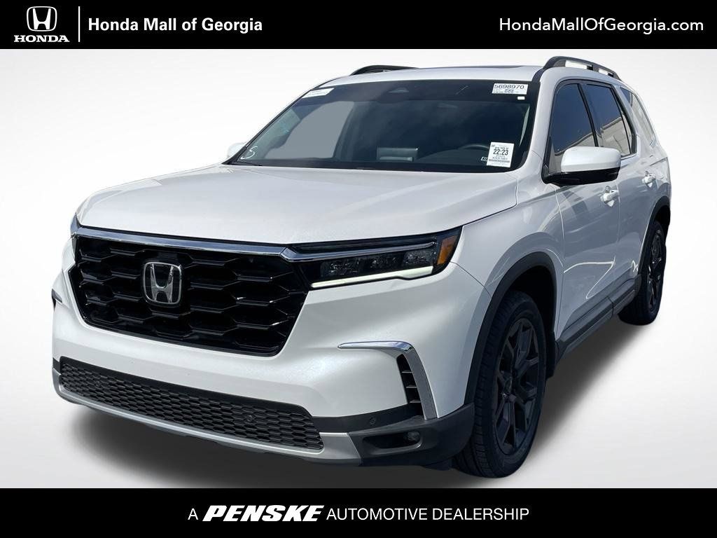 Used 2025 Honda Pilot Touring image 1