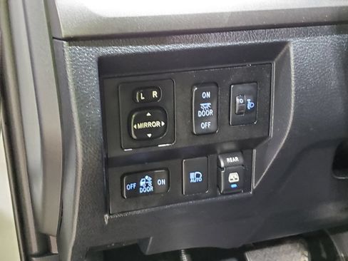 Used 2018 Toyota Tundra SR5 RWD image 40