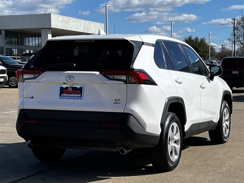 Used 2024 Toyota RAV4 LE image 4