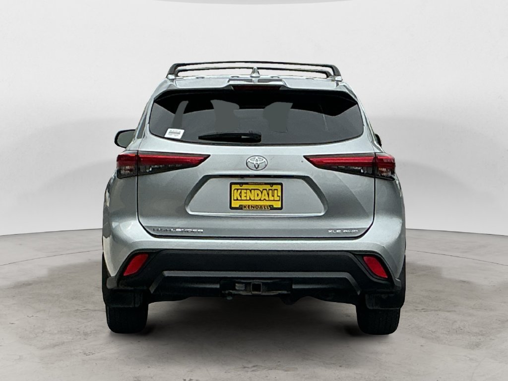 Used 2021 Toyota Highlander XLE AWD/4WD image 6