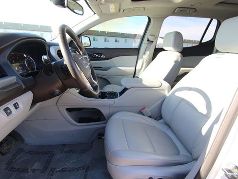 Used 2023 GMC Acadia SLT w/ Preferred Package image 6