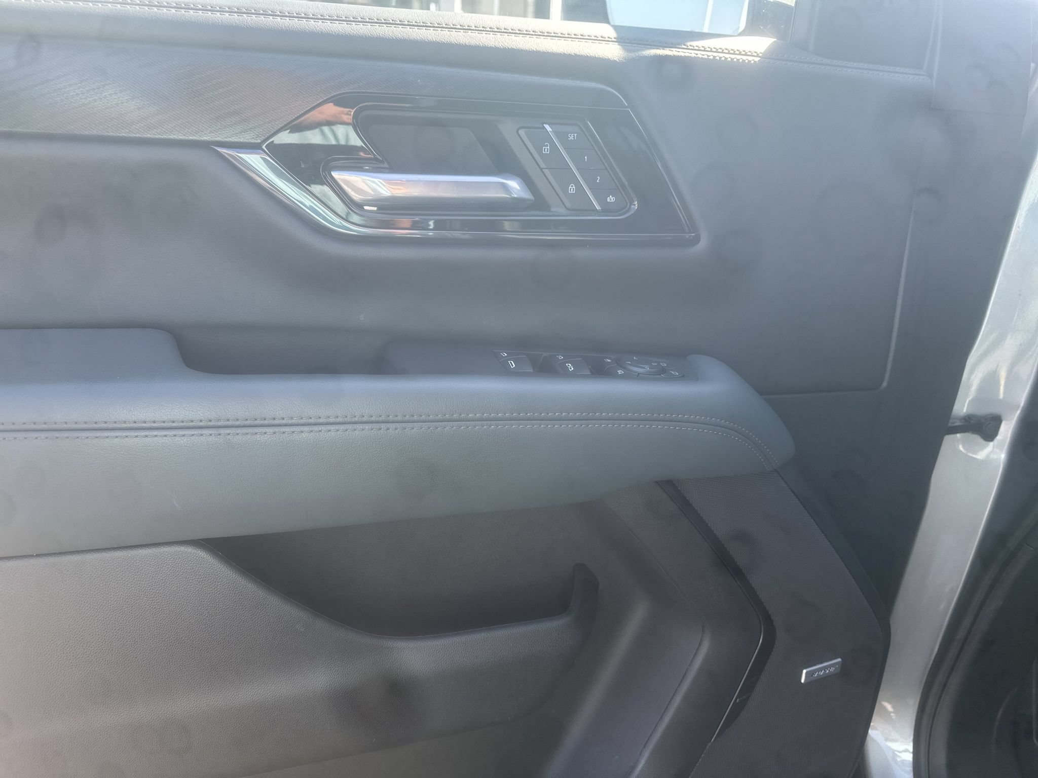Used 2025 GMC Yukon AT4 w/ AT4 Premium Plus Package AWD/4WD image 15