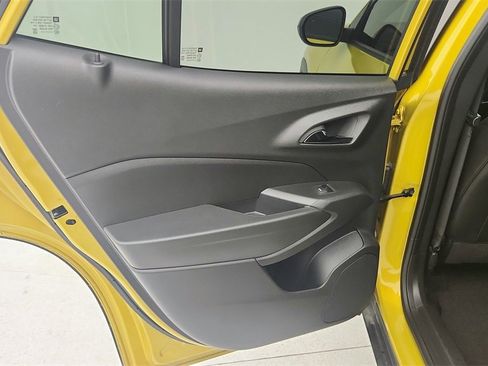 Certified 2024 Chevrolet Trax RS w/ Sunroof Package image 27