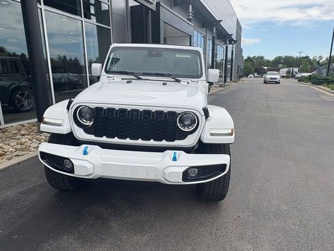 Used 2024 Jeep Wrangler High Altitude AWD/4WD image 3