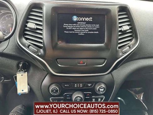 Used 2019 Jeep Cherokee Latitude w/ Popular Appearance Group AWD/4WD image 41