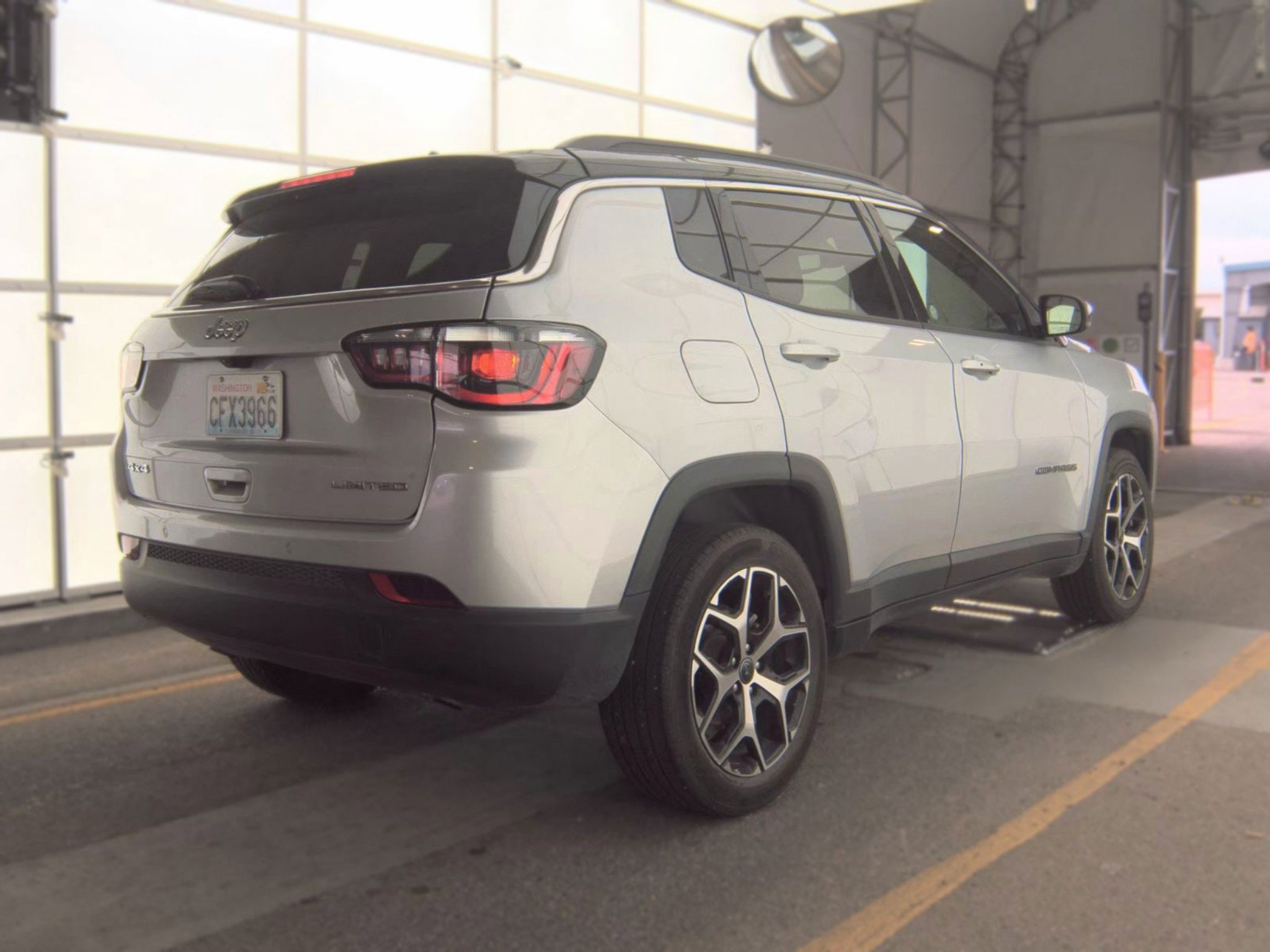 Used 2025 Jeep Compass Limited AWD/4WD image 3
