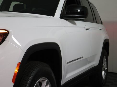 New 2026 Jeep Grand Cherokee Laredo AWD/4WD image 11
