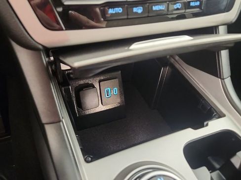 Used 2023 Ford Explorer XLT image 18