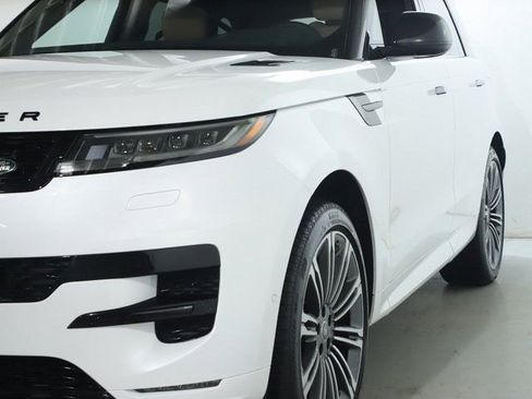 Used 2025 Land Rover Range Rover Sport Dynamic SE image 14