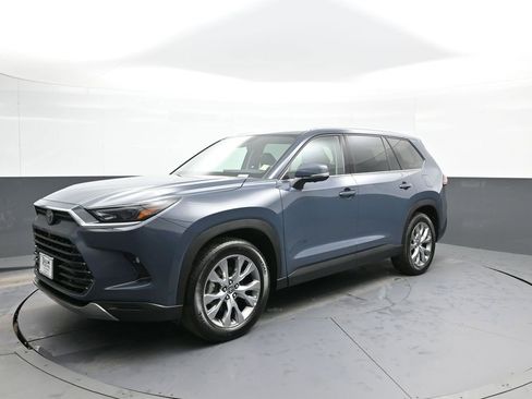 Certified 2025 Toyota Grand Highlander AWD image 10