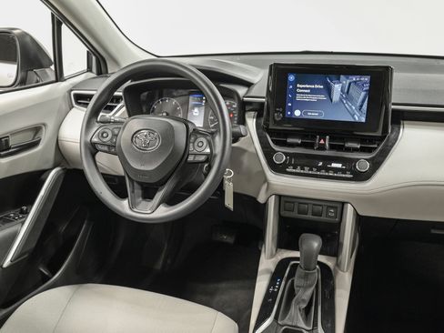 Used 2024 Toyota Corolla Cross L image 27