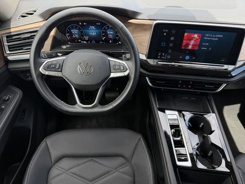 Used 2025 Volkswagen Atlas SE image 12