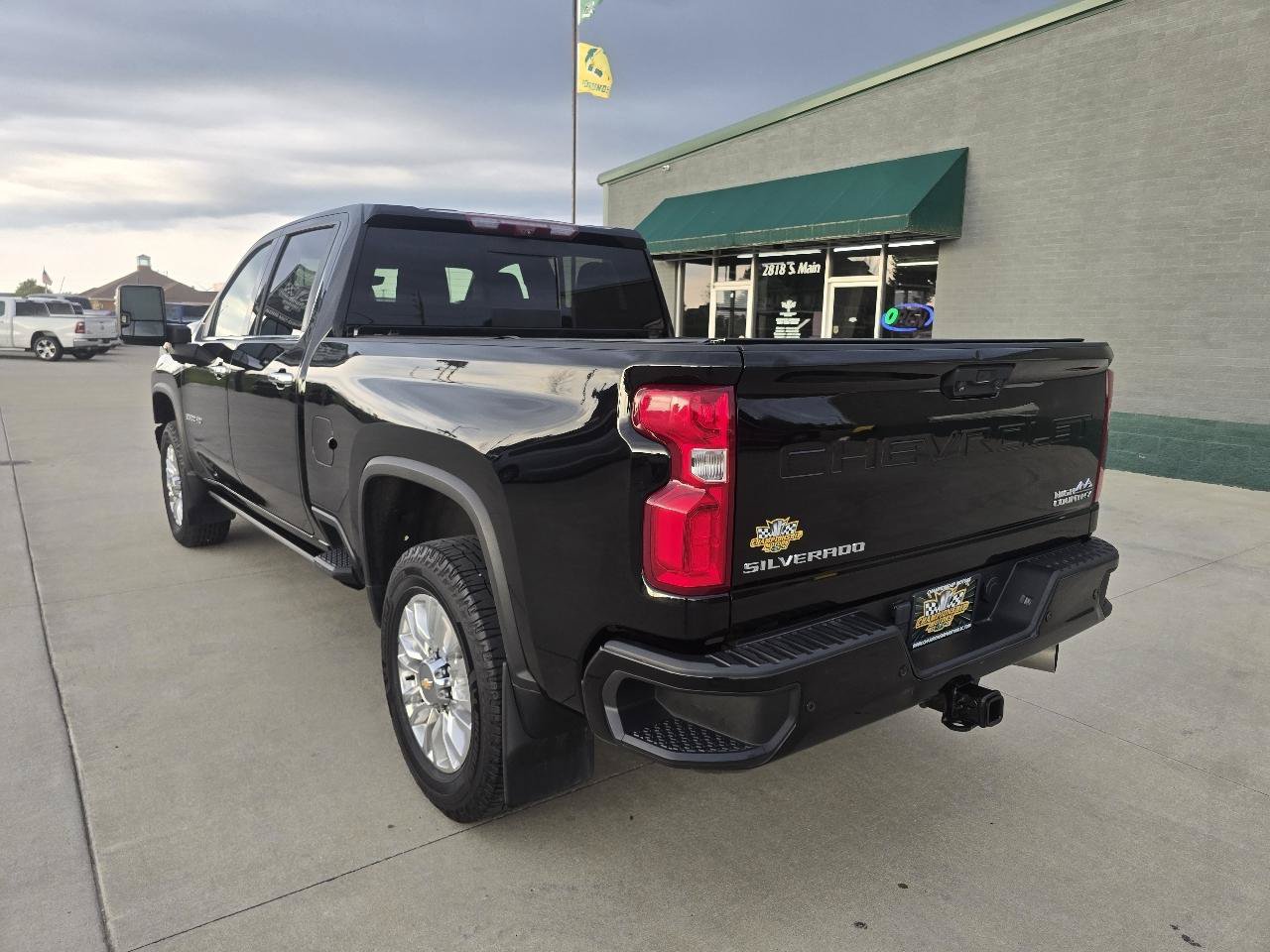 Used 2023 Chevrolet Silverado 2500 High Country w/ Z71 Off-Road Package AWD/4WD image 3