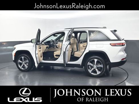 Used 2024 Jeep Grand Cherokee Limited w/ Luxury Tech Group II image 37