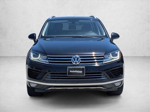 Used 2015 Volkswagen Touareg Sport AWD/4WD image 2