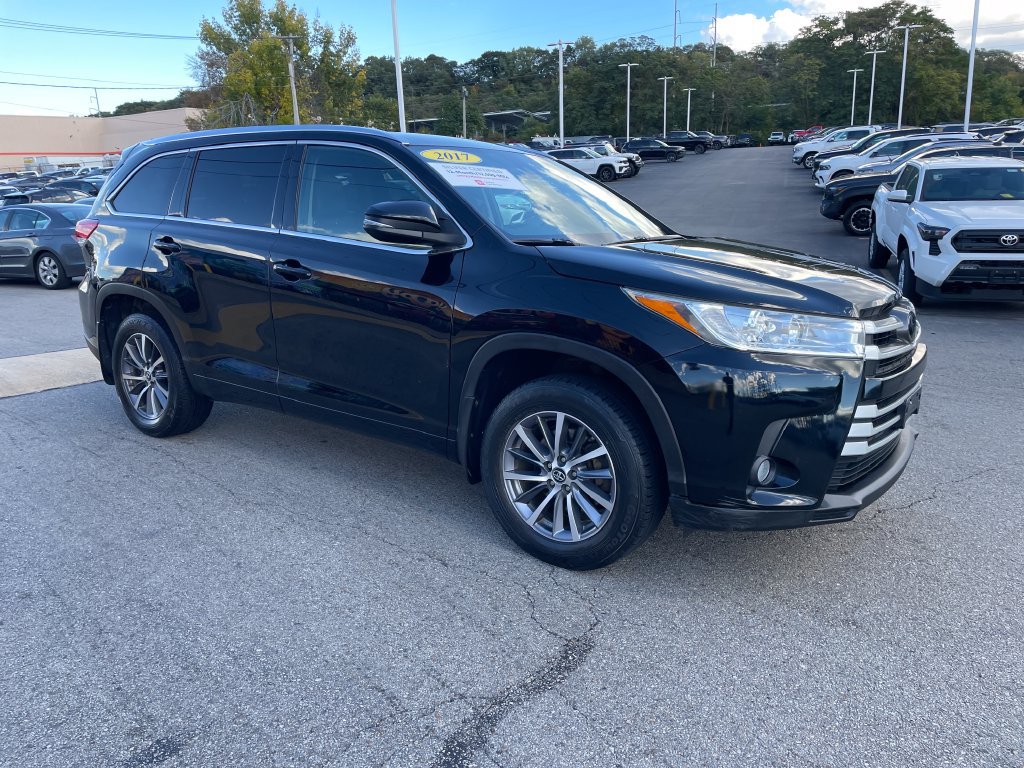Used 2017 Toyota Highlander XLE AWD/4WD image 7