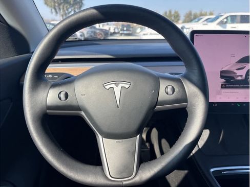 Used 2022 Tesla Model Y Long Range image 19