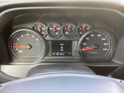 Used 2024 Chevrolet Silverado 2500 Custom w/ Custom Value Package image 18