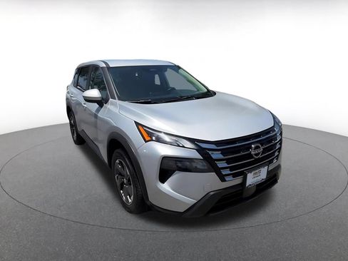 Used 2025 Nissan Rogue SV FWD image 3