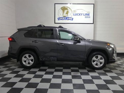 Used 2021 Toyota RAV4 XLE w/ Convenience Package AWD/4WD image 6