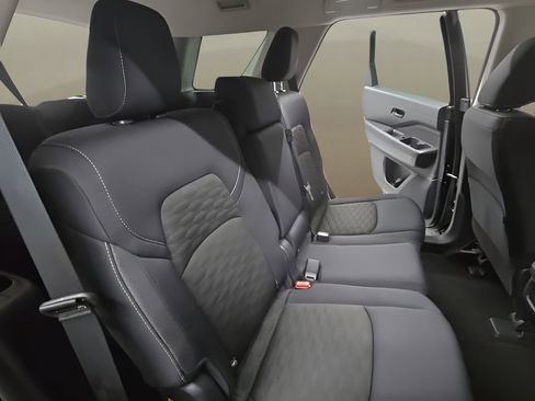 Used 2025 Nissan Pathfinder SV image 19