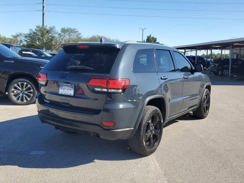 Used 2018 Jeep Grand Cherokee Laredo image 4