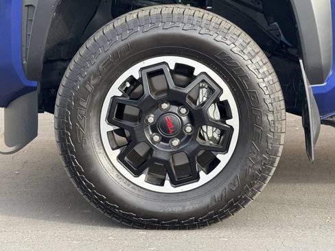 Used 2025 Toyota Tacoma TRD Off-Road w/ TRD Off Road Premium Package AWD/4WD image 25
