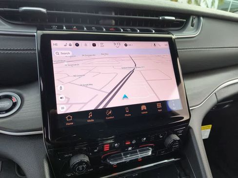 New 2025 Jeep Grand Cherokee Limited w/ Luxury Tech Group II image 18