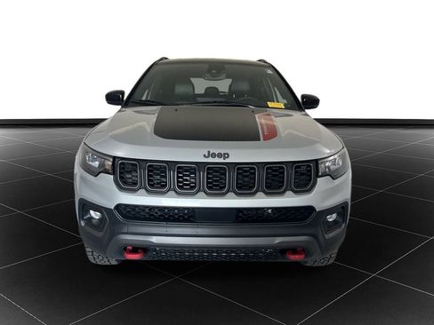 Used 2024 Jeep Compass Trailhawk image 8
