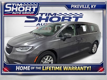 Used 2023 Chrysler Pacifica Touring-L