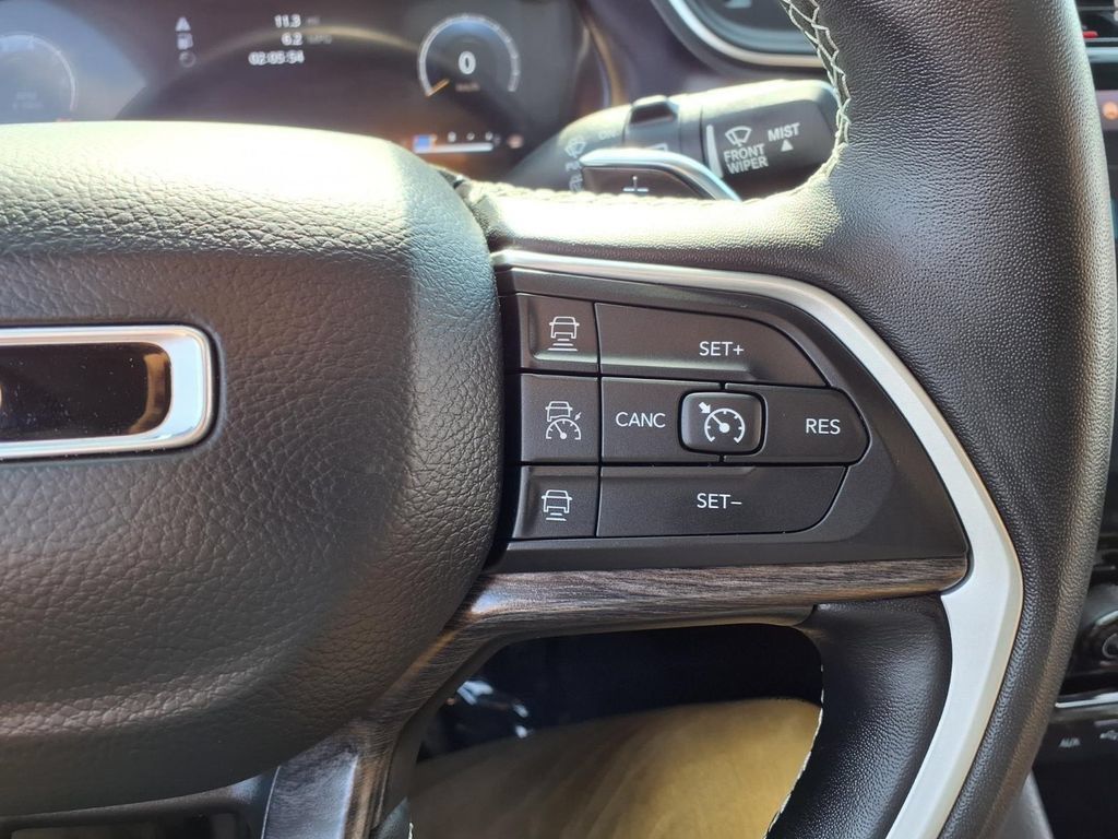 Used 2022 Jeep Grand Cherokee Limited AWD/4WD image 14