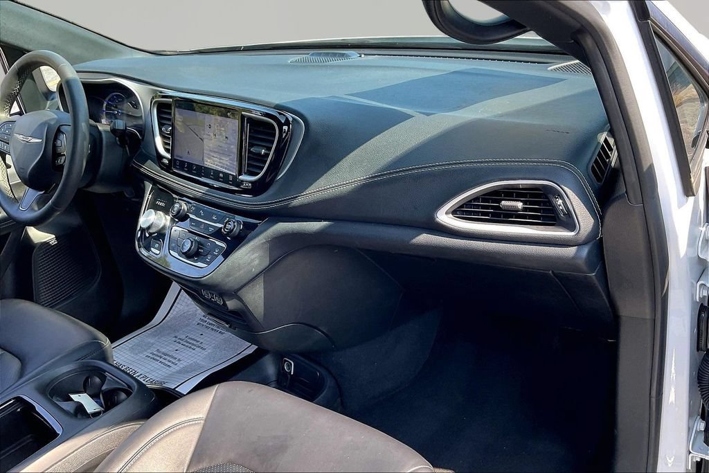 Used 2024 Chrysler Pacifica Limited FWD image 30