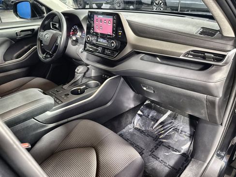 Used 2020 Toyota Highlander LE image 36