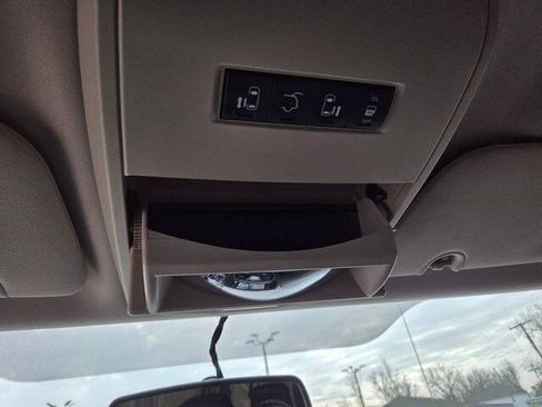 Used 2014 Chrysler Town & Country Touring w/ Driver Convenience Group FWD image 33
