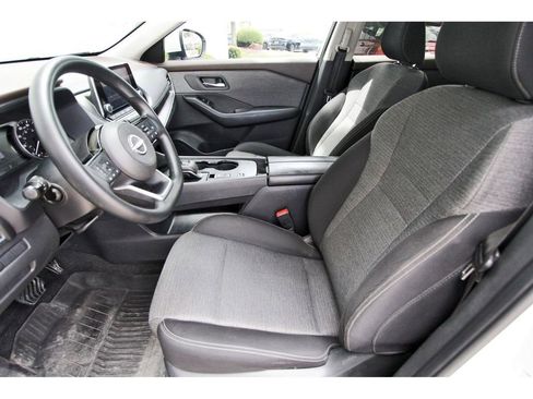 Used 2023 Nissan Rogue SV image 6