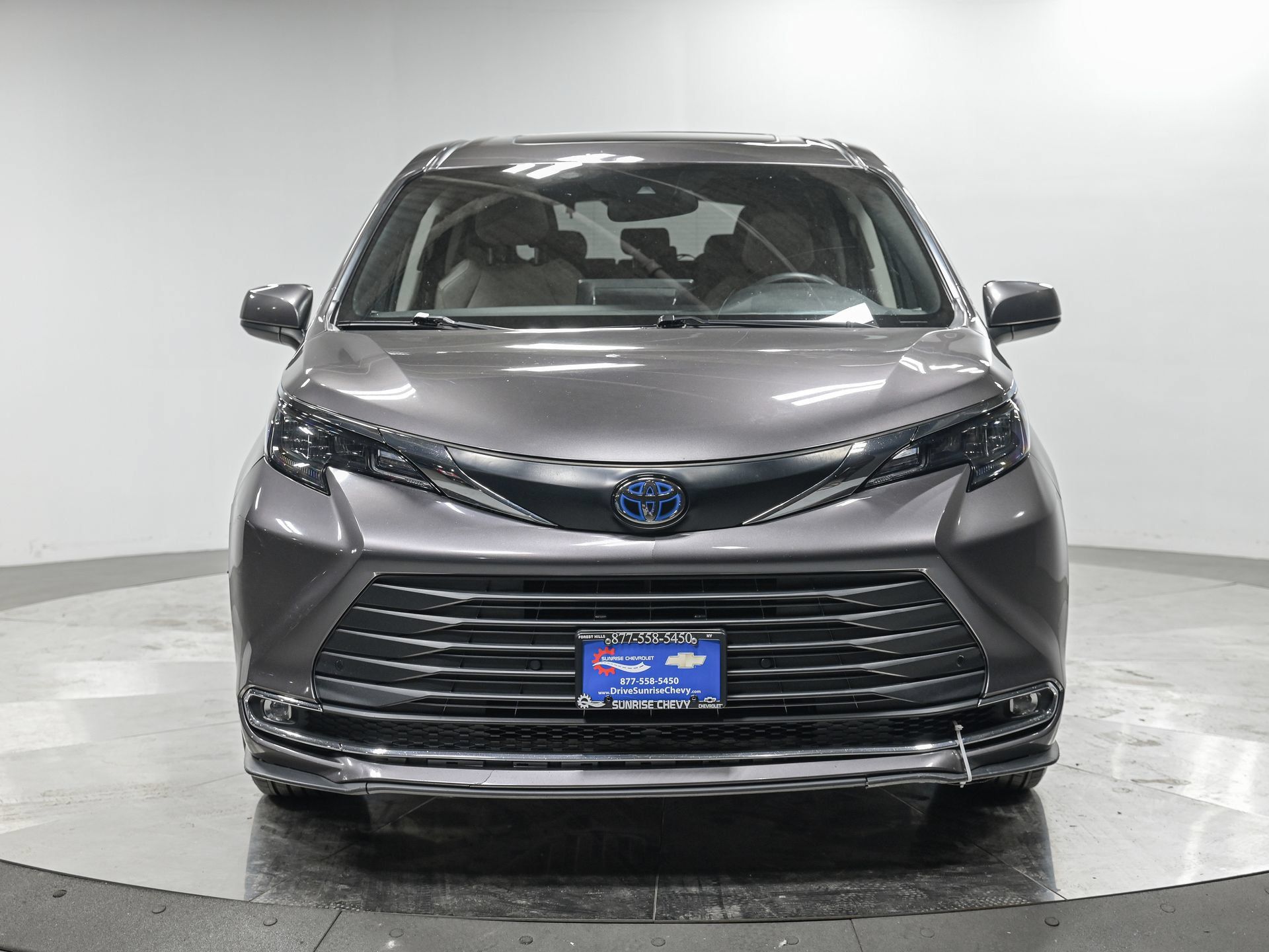 Used 2024 Toyota Sienna XLE FWD image 9