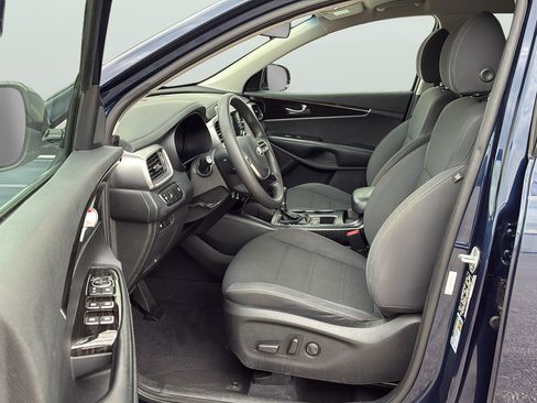 Used 2019 Kia Sorento FWD V6 image 13