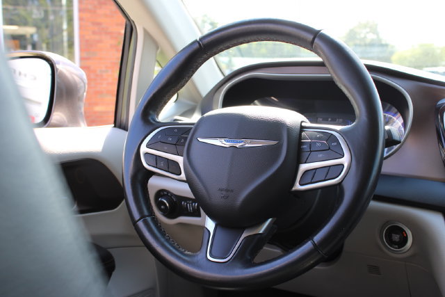 Used 2018 Chrysler Pacifica Touring-L w/ Tire & Wheel Group FWD image 46