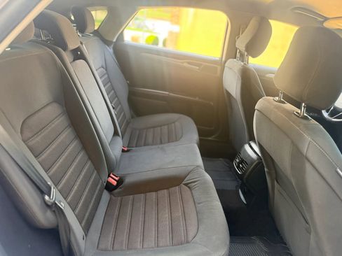 Used 2020 Ford Fusion SE image 18