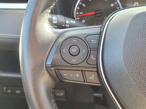 Used 2020 Toyota RAV4 XLE Premium image 21