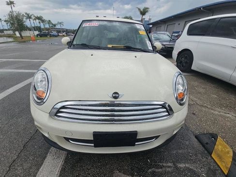 Used 2011 MINI Cooper Hardtop FWD image 2