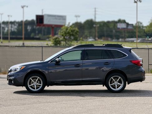 Used 2017 Subaru Outback 3.6R Limited AWD/4WD image 8