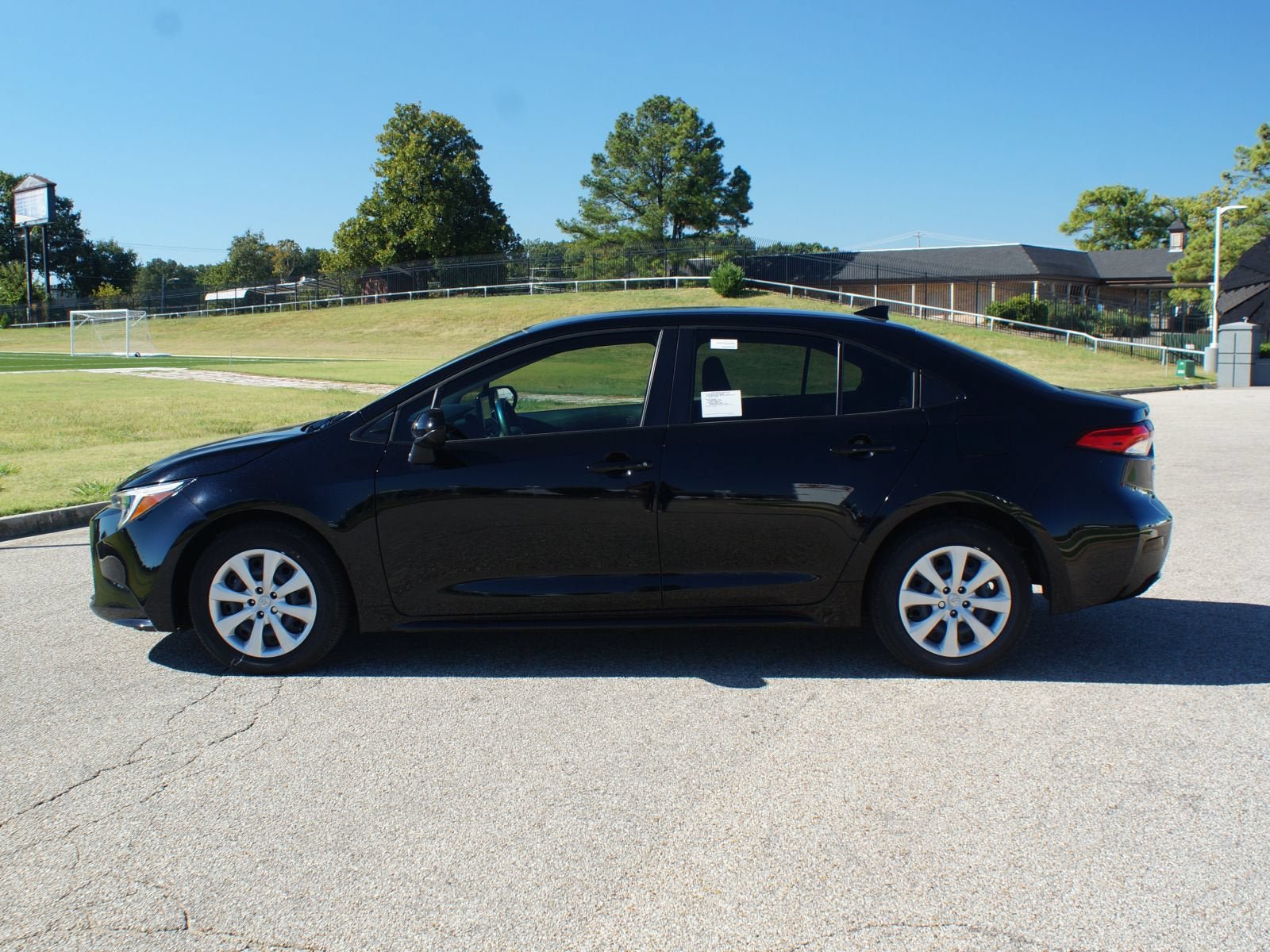 Used 2025 Toyota Corolla LE FWD image 11