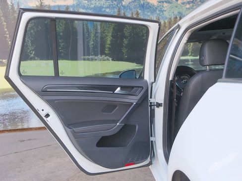 Used 2017 Volkswagen Golf SEL image 38