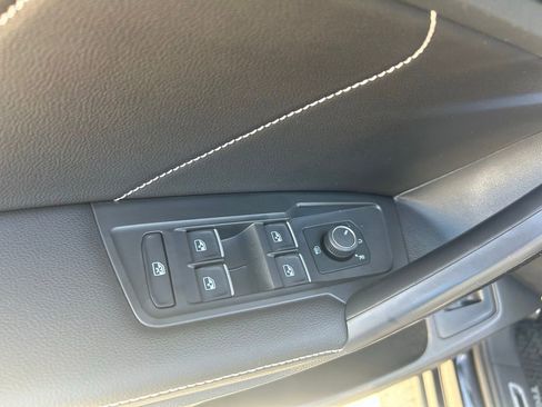 Certified 2022 Volkswagen Tiguan SE R-Line image 49