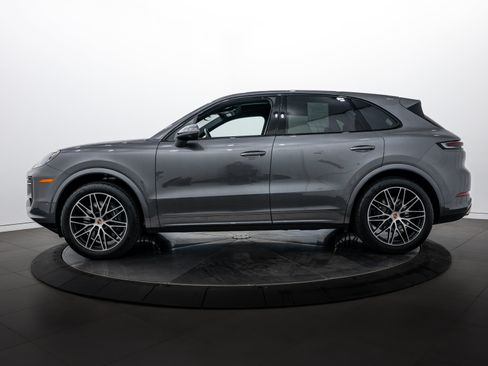 Certified 2025 Porsche Cayenne image 2