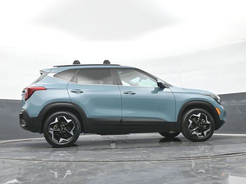 Used 2024 Kia Seltos EX AWD/4WD image 45