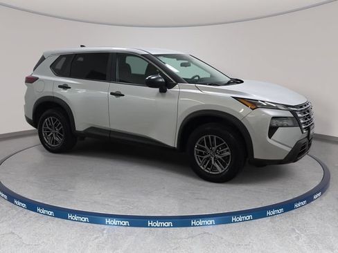 Used 2024 Nissan Rogue S AWD/4WD image 4